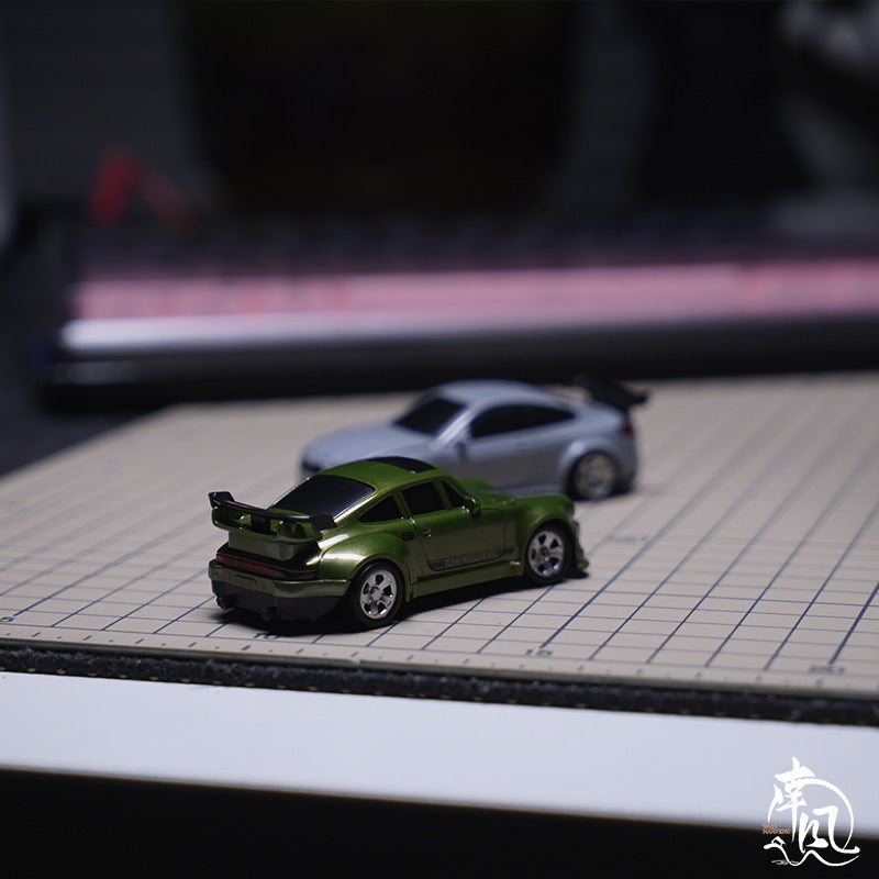 Sam's Toy World 1:64 Desktop Four-wheel Drift Car Remote Control Mini Drift Car Light Toy