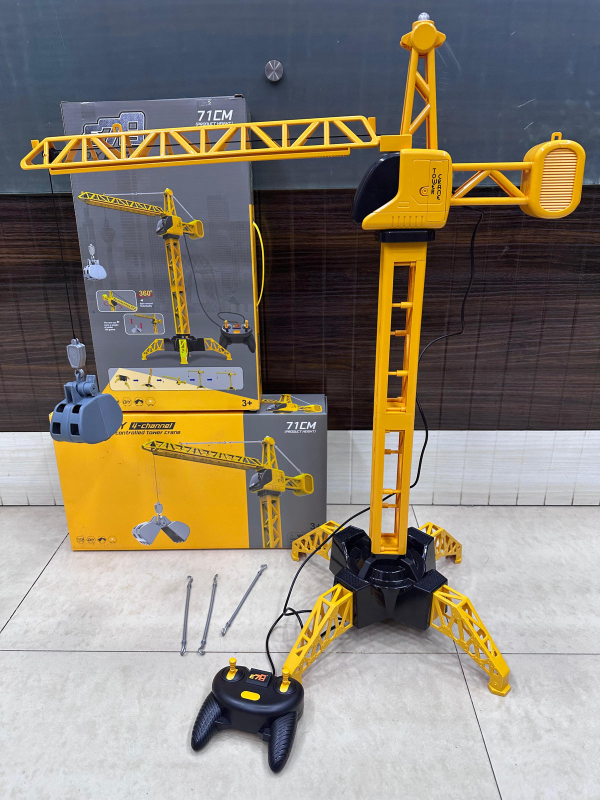 Sam's Toy World Remote Control Yellow Construction Crane 71cm for ages 3+ with toy vehicles for construction